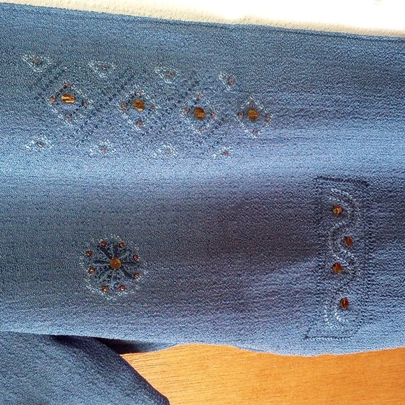 NWT Alfred Dunner 6 Petite Embroidered & Beaded Blue & White Top With Buttons - Picture 3 of 6